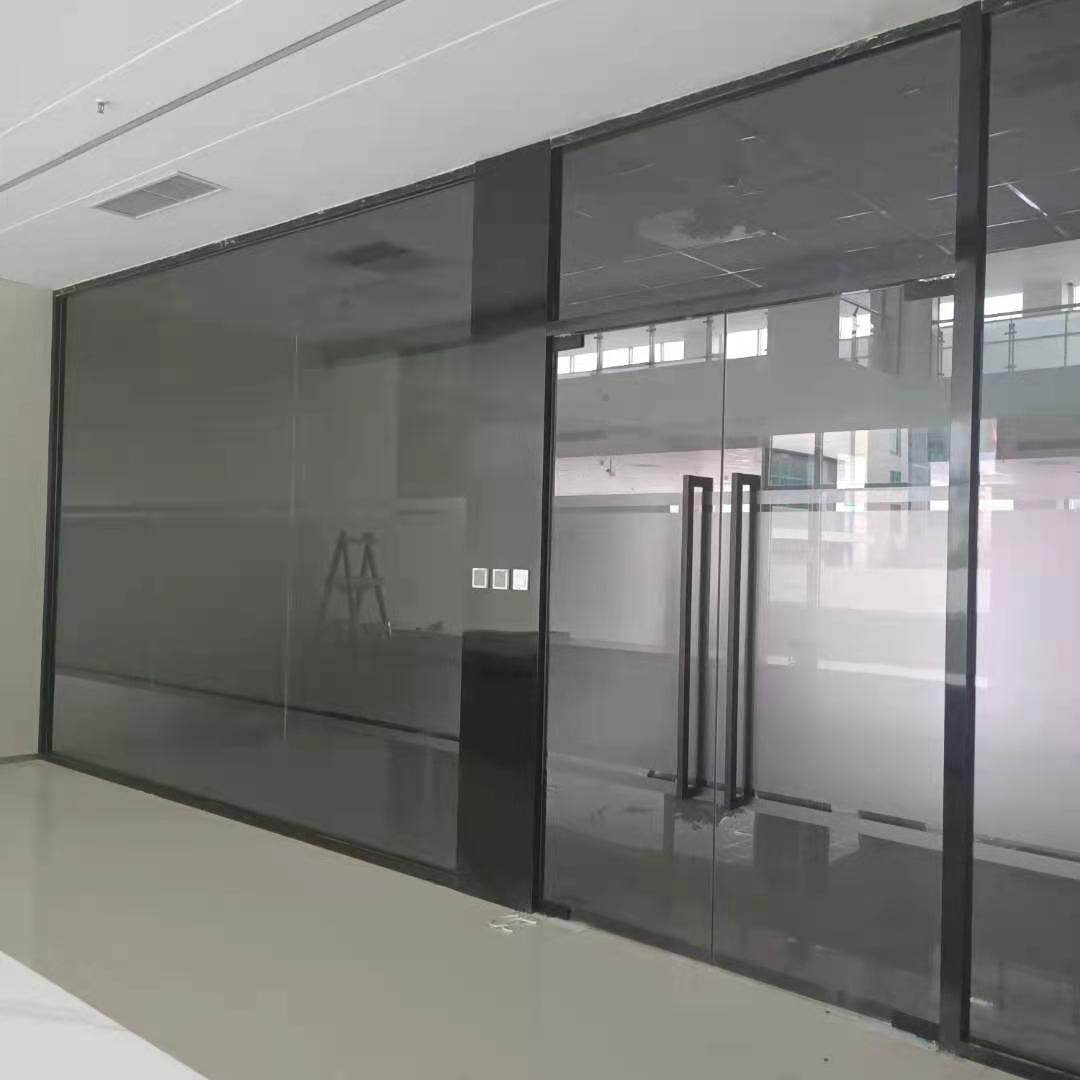 玻璃門爆裂是由什么引起的呢？